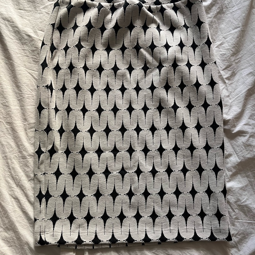 Renee C. Black and White Geometric Knit Pencil Skirt